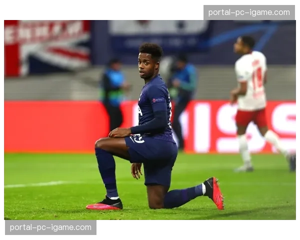 特写：终场哨响，特鲁瓦老将跪地久久不起